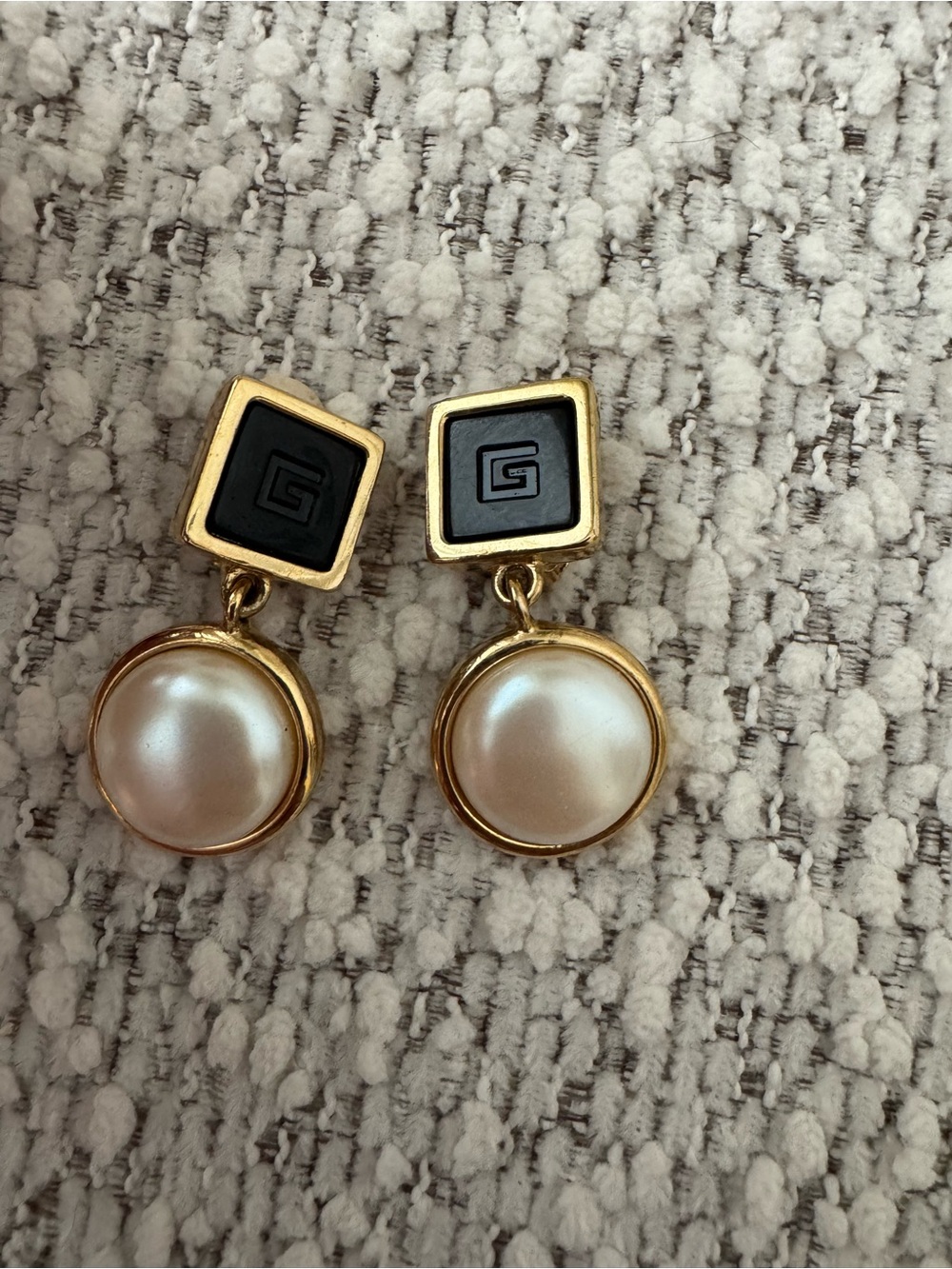 Vintage Givenchy Gold Tone Faux Pearl Drop Earrings Black Enamel Statement - Picture 6 of 11